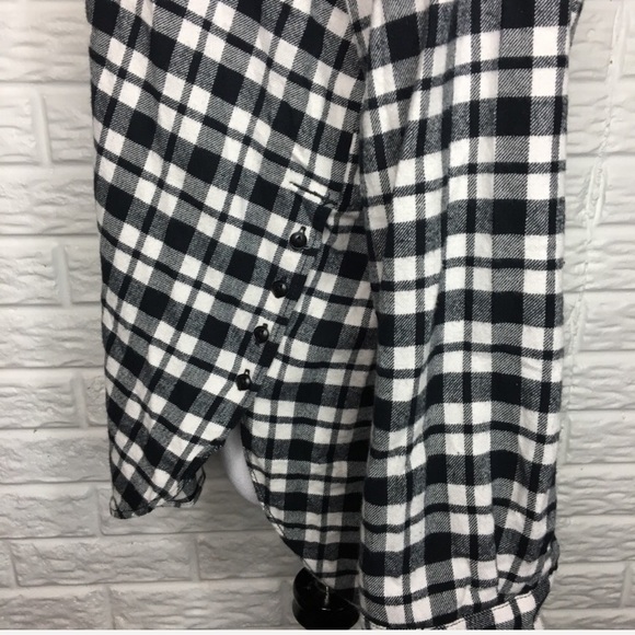 Madewell B&W Ex-Boyfriend Side Buttons Flannel Top - Picture 5 of 7